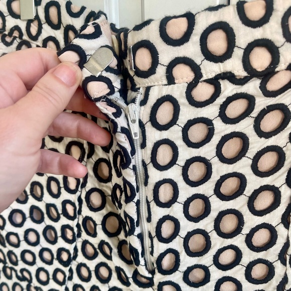 J. Crew Eyelet Short - Blush, Cream, Black Size 6 - Picture 9 of 14
